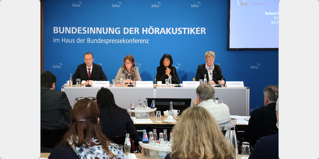 biha-Pressekonferenz in Berlin:  Hören kann Einfluss auf Demenzrisiko haben