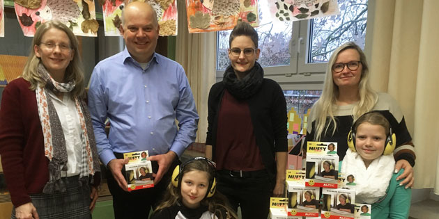 Rottler Haumann spendet Gehörschutz an Grundschule