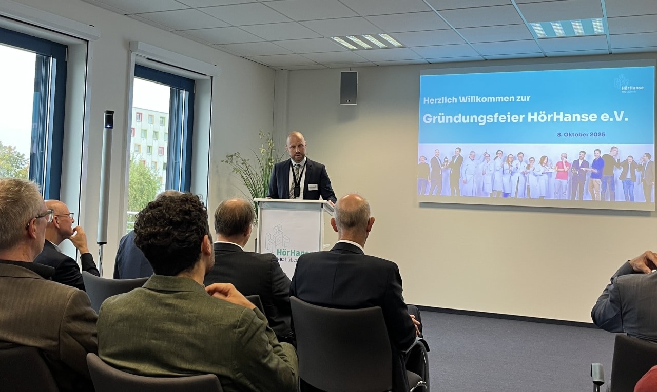 PD Dr. Hendrik Husstedt (Vorstandsvorsitzender) begrüßte die Gäste der Gründungsfeier. 