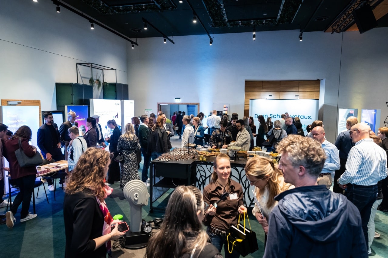 Begleitet wurde der BestAkustik Summit durch eine Messe auf knapp 400 Quadratmetern mit ausgewählten Industriepartnern.