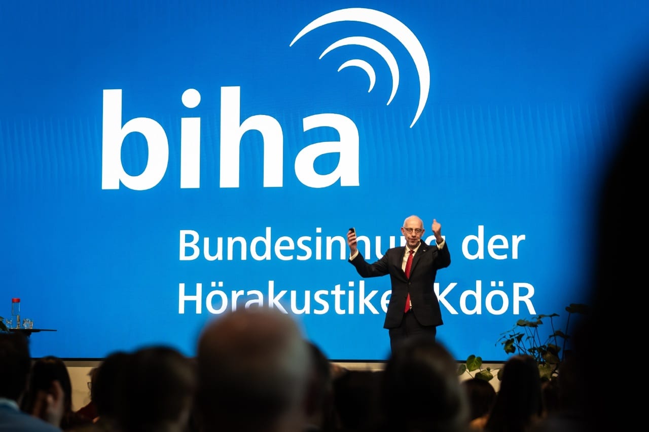 „All das, was ich nun erzählen werde, wird Ihnen nicht gefallen" - mit diesen Worten begann    biha-Hauptgeschäftsführer Jakob Stephan Baschab seine Rede über aktuelle Branchenentwicklungen. 
