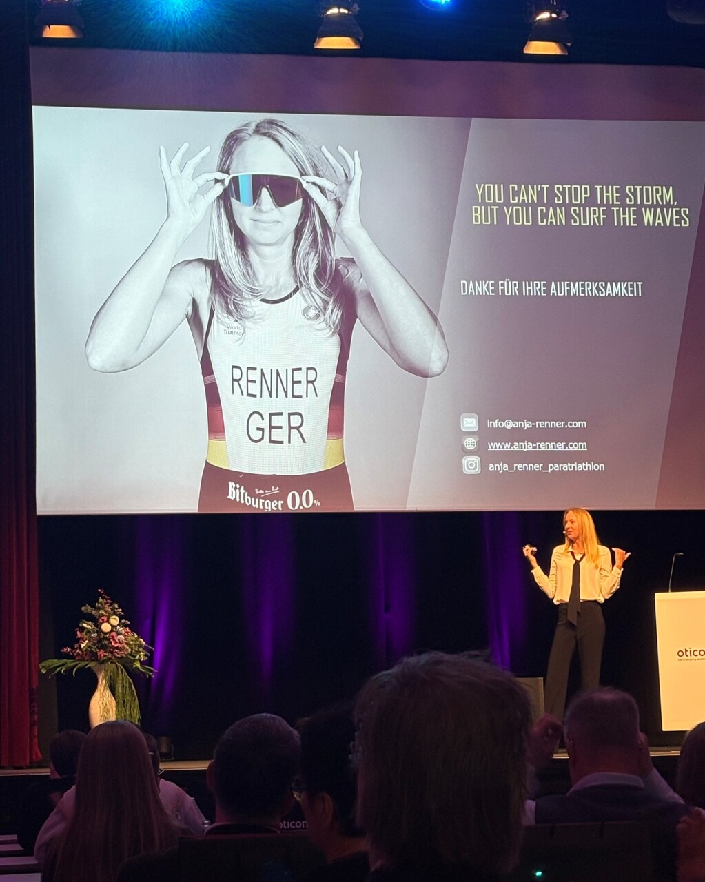 Oticon Intent-Trägerin und Paratriathletin Anja Renner erzählte auf mitreissende Weise, wie sie ihr Schicksal in persönliches Wachstum verwandelte.